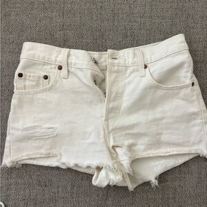White Levi’s Jeanshorts 25